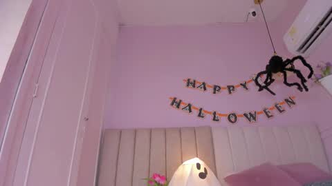 _aleja_x online show from 10.31.25