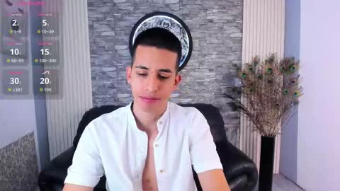 Snapshot of _alexander_gold chatting on 10.31.25 Alexander online show from 10.31.25