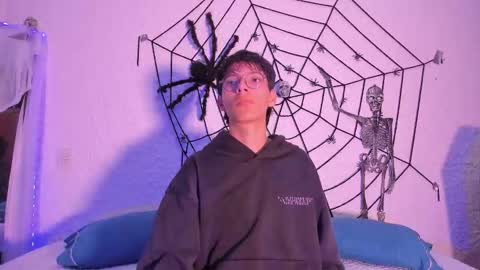 Snapshot of _alexandersawyer_ chatting on 10.09.25 Alexander online show from 10.09.25