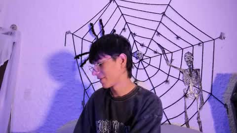 Snapshot of _alexandersawyer_ chatting on 10.10.25 Alexander online show from 10.10.25