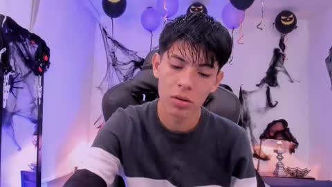 Snapshot of _alexandersawyer_ chatting on 10.31.25 Alexander online show from 10.31.25