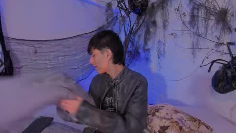 Snapshot of _alexandersawyer_ chatting on 11.04.25 Alexander online show from 11.04.25