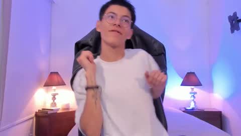 Snapshot of _alexandersawyer_ chatting on 11.25.25 Alexander online show from 11.25.25