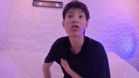 Snapshot of _alexandersawyer_ chatting on 12.04.25 Alexander online show from 12.04.25