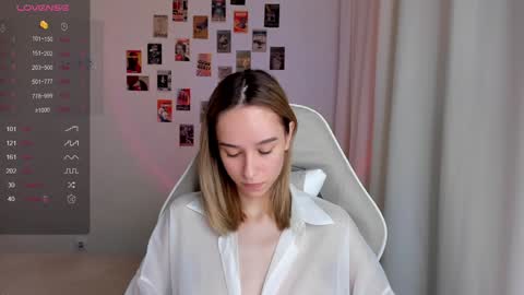 Snapshot of _alissaa_ chatting on 02.08.25 Alice online show from 02.08.25