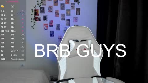 Snapshot of _alissaa_ chatting on 03.04.25 Alice online show from 03.04.25