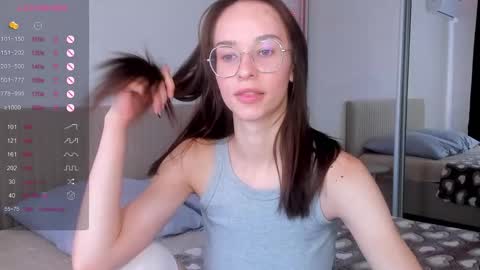 Snapshot of _alissaa_ chatting on 11.09.25 Alice online show from 11.09.25