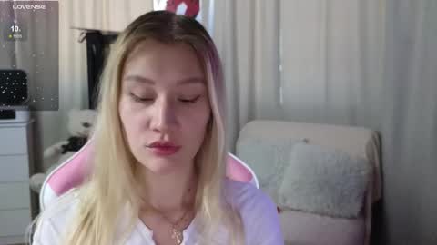 Anna Nolan online show from 09.17.25