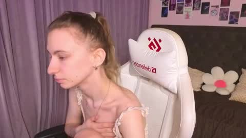 _ash_leyy_ online show from 04.25.26