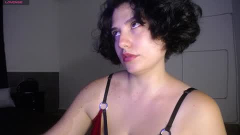 Snapshot of _atenea_golden chatting on 01.05.25 atenea online show from 01.05.25