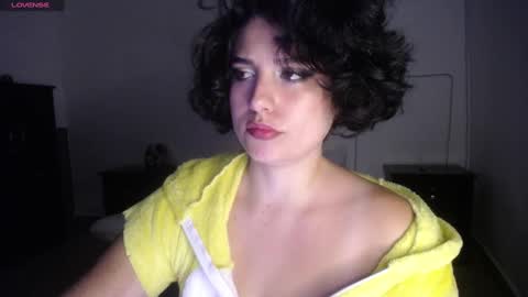 Snapshot of _atenea_golden chatting on 01.09.25 atenea online show from 01.09.25