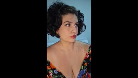 Snapshot of _atenea_golden chatting on 02.11.25 atenea online show from 02.11.25