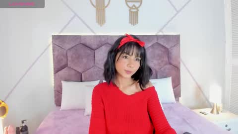 Snapshot of _aurora_collins_ chatting on 10.21.25 _aurora_collins_ online show from 10.21.25