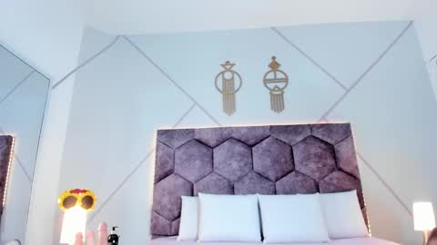 Snapshot of _aurora_collins_ chatting on 10.24.25 _aurora_collins_ online show from 10.24.25