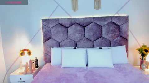 Snapshot of _aurora_collins_ chatting on 10.26.25 _aurora_collins_ online show from 10.26.25