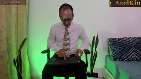 Axel online show from 07.27.26