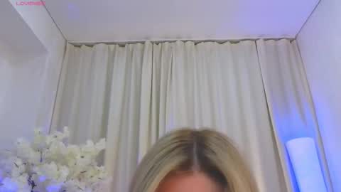 Snapshot of _b00bss_ chatting on 11.14.25 Jess online show from 11.14.25