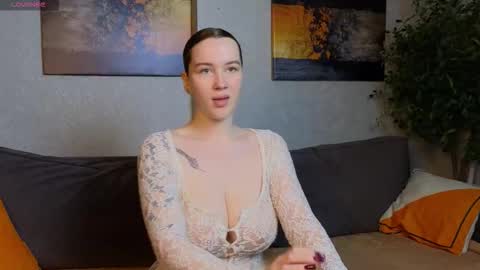 Snapshot of _b00bss_ chatting on 11.22.25 Jess online show from 11.22.25