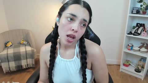 Snapshot of _bellaevans_ chatting on 01.20.25 Bella Evans online show from 01.20.25