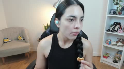 Snapshot of _bellaevans_ chatting on 01.22.25 Bella Evans online show from 01.22.25