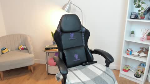 Snapshot of _bellaevans_ chatting on 01.25.25 Bella Evans online show from 01.25.25