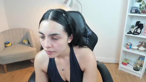 Snapshot of _bellaevans_ chatting on 02.04.25 Bella Evans online show from 02.04.25