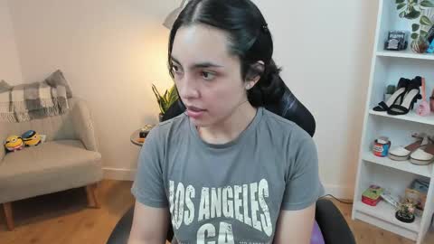 Snapshot of _bellaevans_ chatting on 02.13.25 Bella Evans online show from 02.13.25