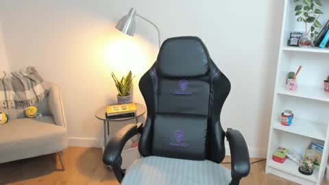 Snapshot of _bellaevans_ chatting on 02.26.25 Bella Evans online show from 02.26.25