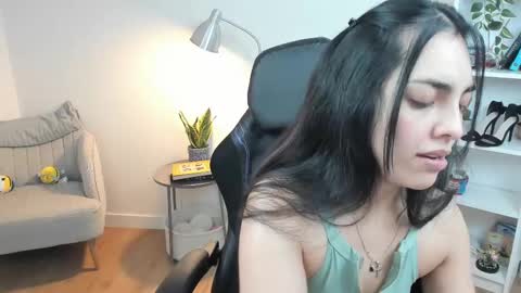 Snapshot of _bellaevans_ chatting on 03.03.25 Bella Evans online show from 03.03.25