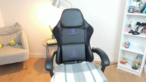 Snapshot of _bellaevans_ chatting on 03.03.25 Bella Evans online show from 03.03.25