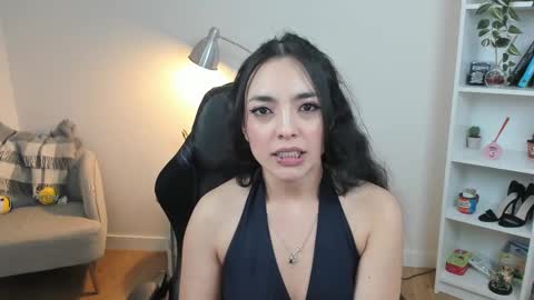 Snapshot of _bellaevans_ chatting on 03.08.25 Bella Evans online show from 03.08.25