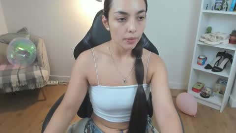 Snapshot of _bellaevans_ chatting on 09.22.25 Bella Evans online show from 09.22.25