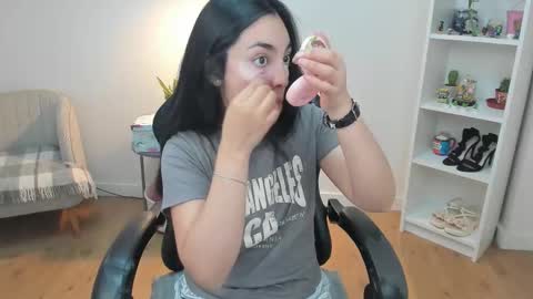 Bella Evans online show from 03.03.26