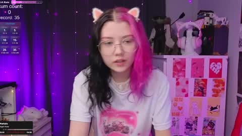 Snapshot of _biscuitty chatting on 04.01.26 Alice .. online show from 04.01.26