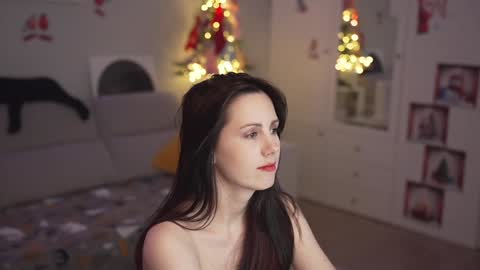 Snapshot of _blackbee_ chatting on 12.24.24 Lili online show from 12.24.24