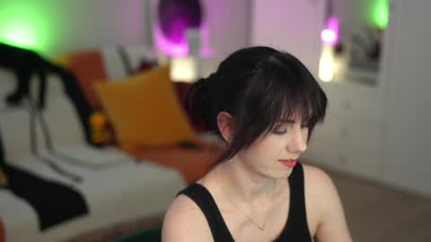 Snapshot of _blackbee_ chatting on 10.12.25 Lili online show from 10.12.25