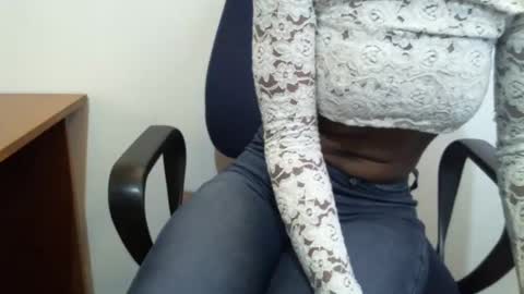 Snapshot of _bunny_b chatting on 02.18.25 I will be back soon  online show from 02.18.25