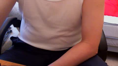 Snapshot of _buwe22_ chatting on 11.28.25 Uwe online show from 11.28.25
