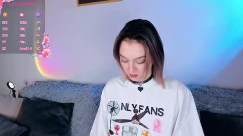 Snapshot of _ccrystaa_ chatting on 10.09.25 Christina Chris online show from 10.09.25