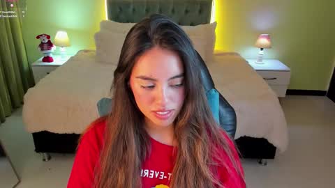 Snapshot of _charlotte_evans_2 chatting on 12.18.25 Charlote online show from 12.18.25