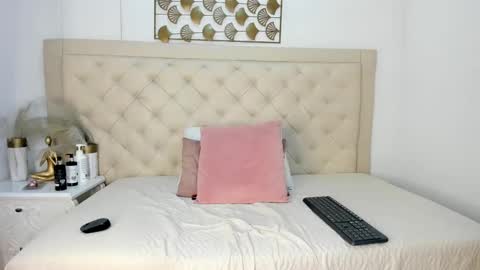 Chloe  online show from 02.19.25