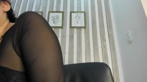 Chloe Collins online show from 05.07.26