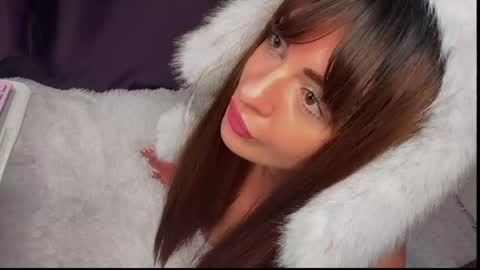 Snapshot of _comefeelme_ chatting on 05.17.26 D online show from 05.17.26