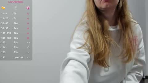 Snapshot of _coquine_ chatting on 03.26.26 Sophie online show from 03.26.26