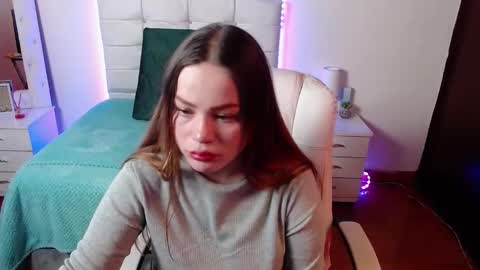 Snapshot of _crystal12 chatting on 09.18.25 Cristal online show from 09.18.25