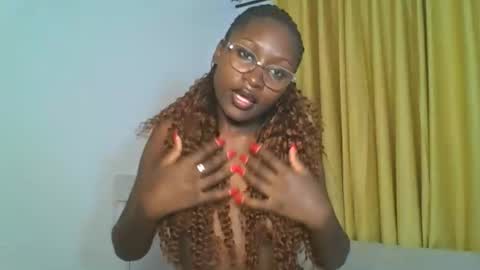 Snapshot of _cutestephanie chatting on 11.06.25 STEPH online show from 11.06.25