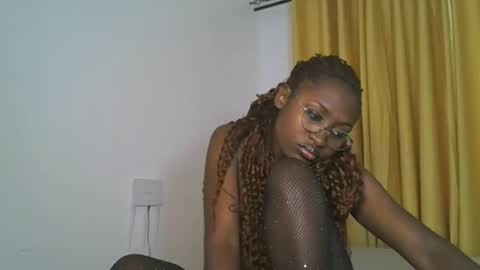 Snapshot of _cutestephanie chatting on 11.07.25 STEPH online show from 11.07.25