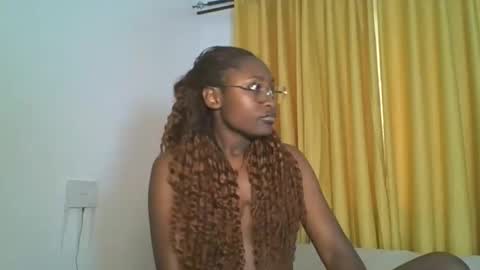 Snapshot of _cutestephanie chatting on 11.10.25 STEPH online show from 11.10.25