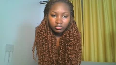 Snapshot of _cutestephanie chatting on 11.12.25 STEPH online show from 11.12.25