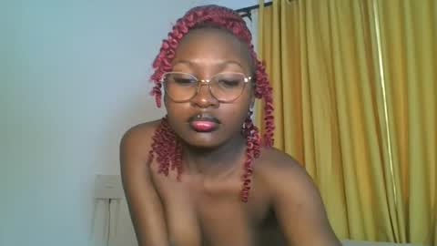 Snapshot of _cutestephanie chatting on 11.25.25 STEPH online show from 11.25.25